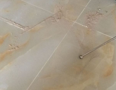 错那瓷砖空鼓维修公司分享粘合剂选择不当在瓷砖铺贴过程中可能导致以下问题