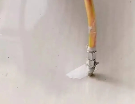 错那瓷砖空鼓维修公司专业解答在瓷砖铺贴过程中，如果使用的砂料过粗（如全部使用了粗砂），可能会导致以下问题